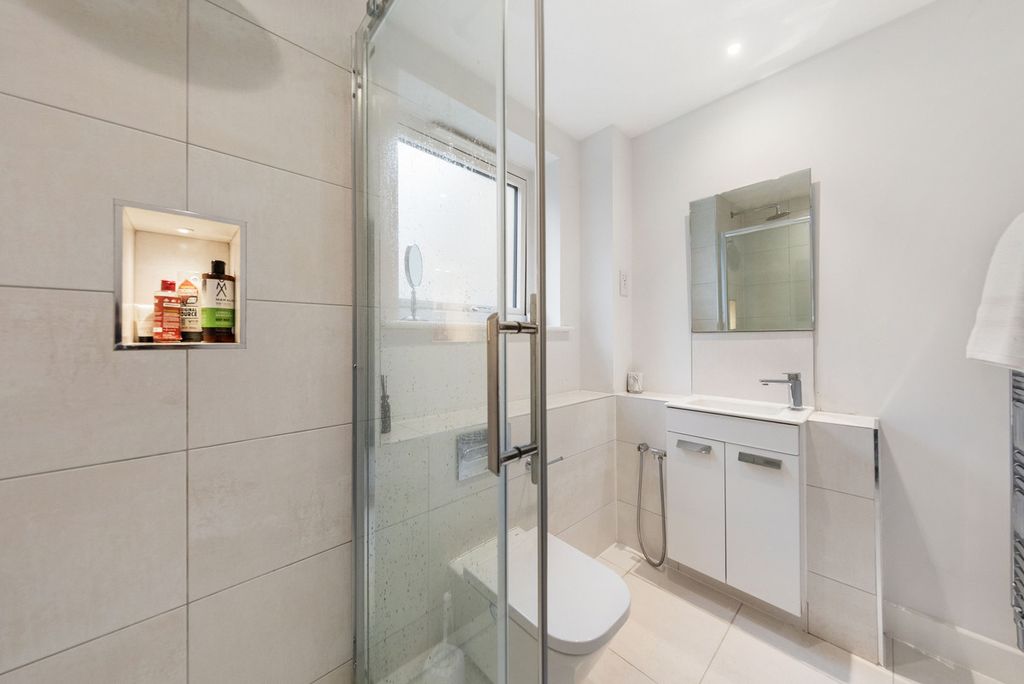 Additional image 13 of 3 bed flat for saleWoodthorpe Road, Ashford TW15