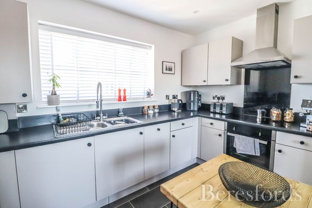 2 bed flat for saleThe Courtyard, Witham CM8 photo 5