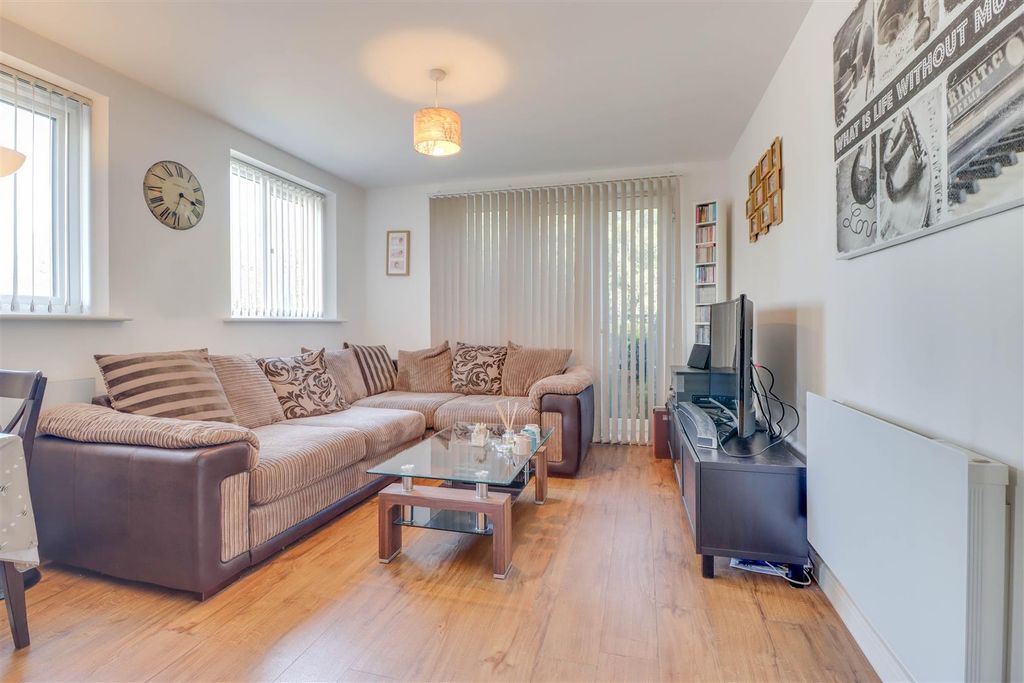 Additional image 5 of 2 bed flat for saleRamsden Court, Wickford SS12