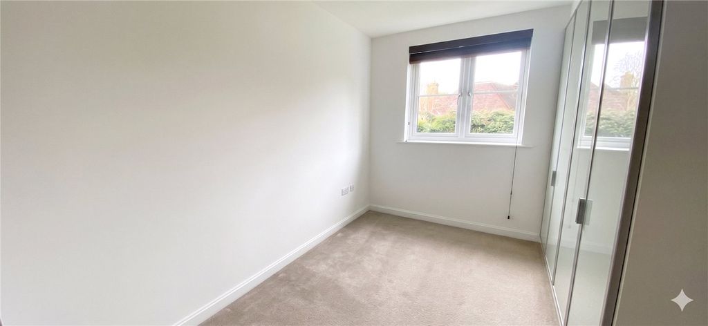 Additional image 7 of 2 bed flat for saleChasemount, Snows Ride, Windlesham GU20