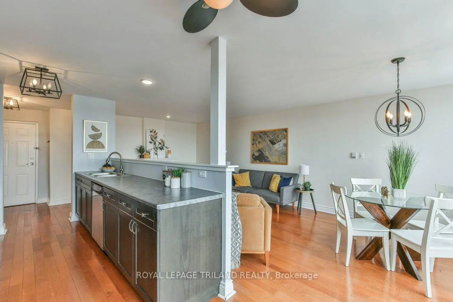 Additional image 9 of 1600 Adelaide Street 1001
