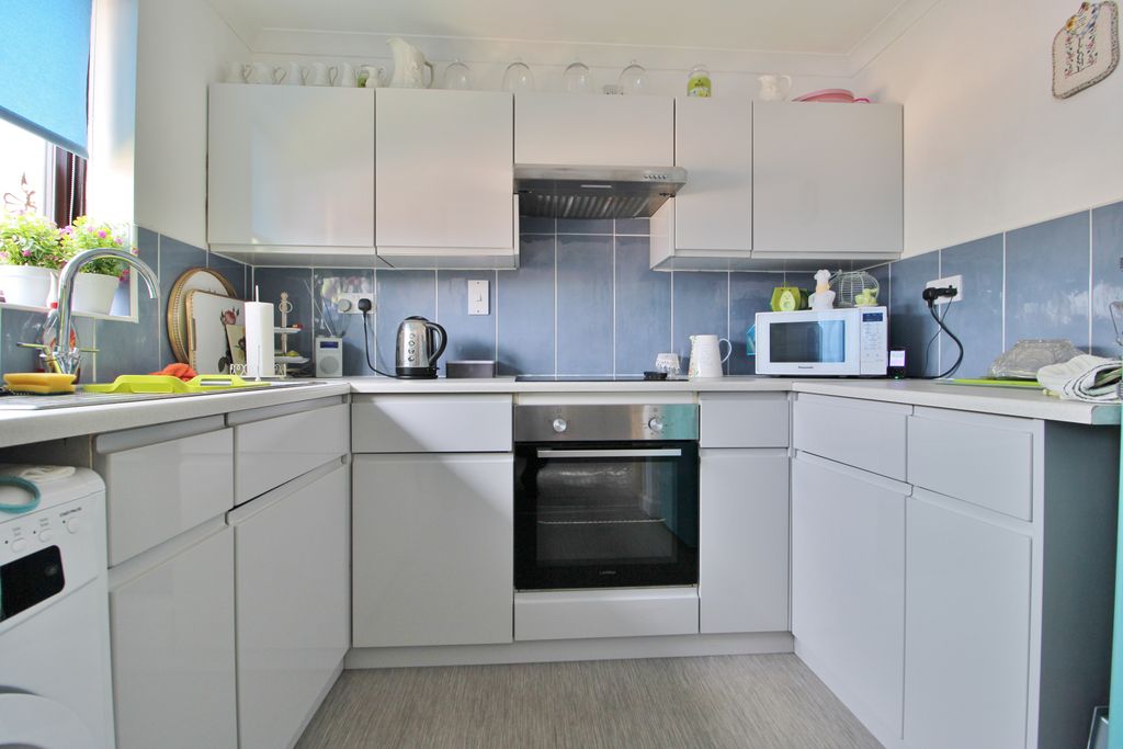 Additional image 3 of 1 bed property for saleOld Canal, Southsea PO4