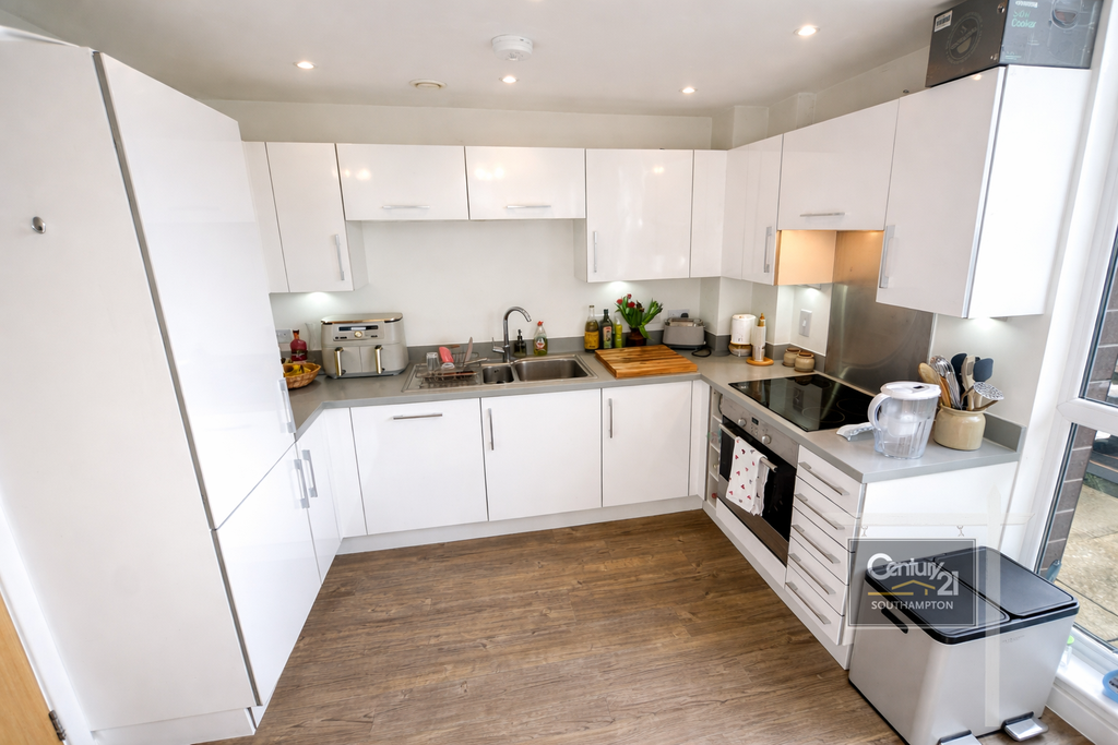 Additional image 3 of 2 bed flat for sale|Ref: L821391|, Empress Heights, College Street, Southampton SO14