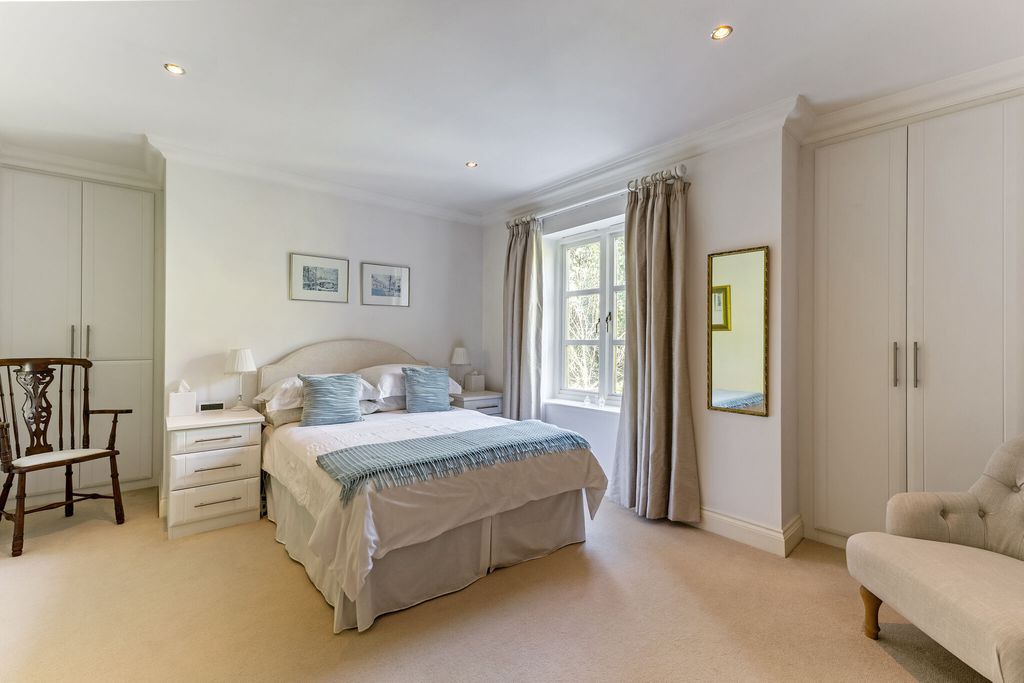 Additional image 7 of 2 bed flat for saleCross Road, Ascot SL5