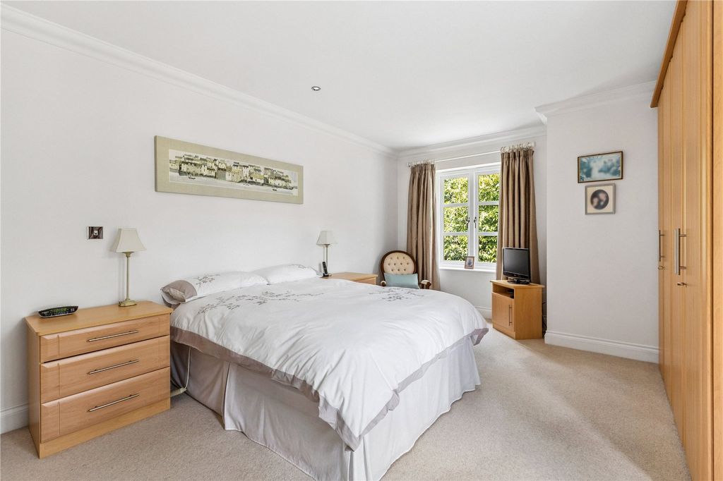 Additional image 11 of 2 bed flat for saleCross Road, Ascot, Berkshire SL5