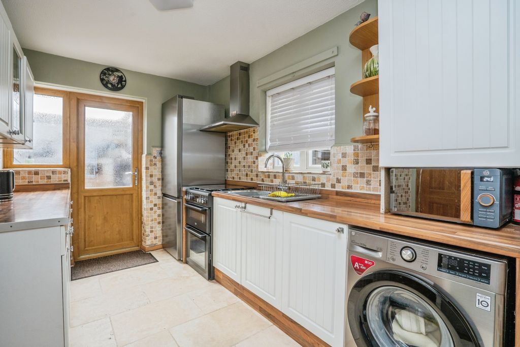 Additional image 8 of 4 bed semi-detached house for saleDeal Road, Portsmouth PO6