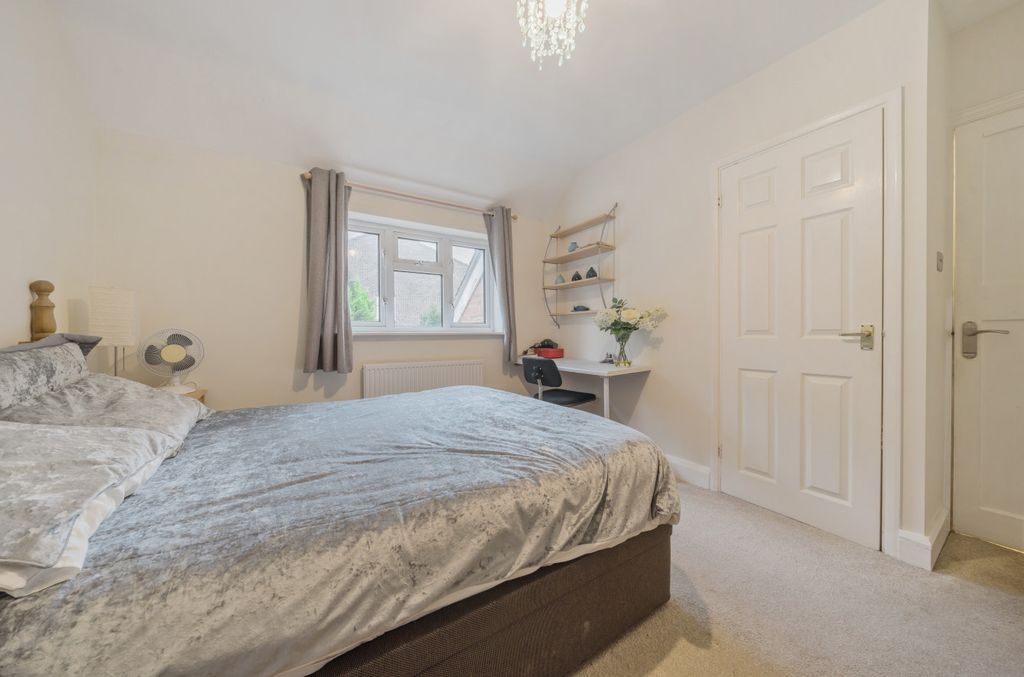 Additional image 13 of 3 bed maisonette for saleOsborne Road, Wokingham, Berkshire RG40