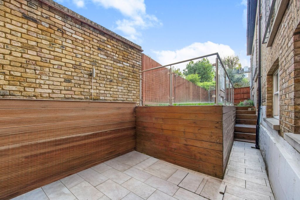 Additional image 9 of 2 bed flat for saleMontague Road, Richmond TW10
