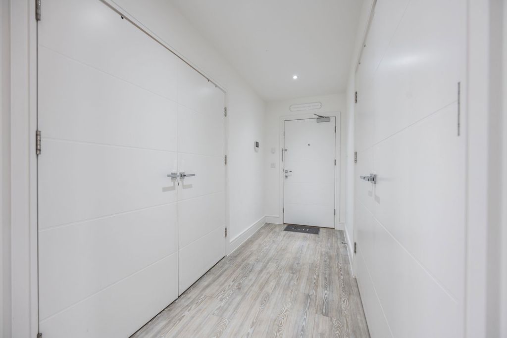 Additional image 5 of 3 bed flat for saleGranada House, Meridian Way, Southampton SO14