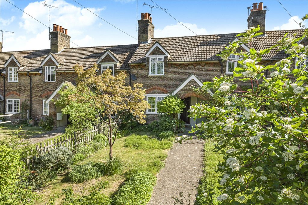2 bed terraced house for saleVictoria Road, Knaphill, Woking GU21