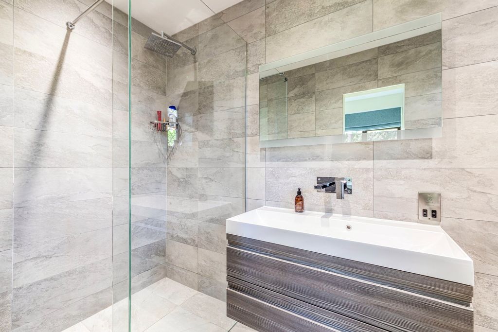 Additional image 31 of 5 bed detached house for salePyrford, Surrey GU22