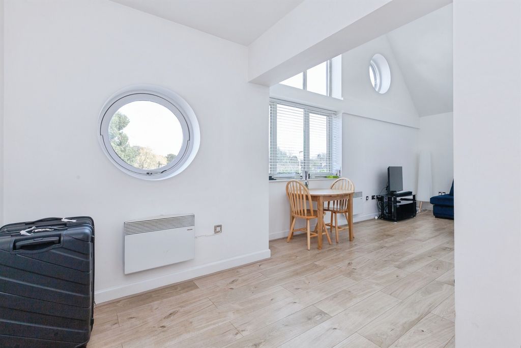 Additional image 10 of 2 bed flat for saleSycamore Street, Blaby, Leicester LE8