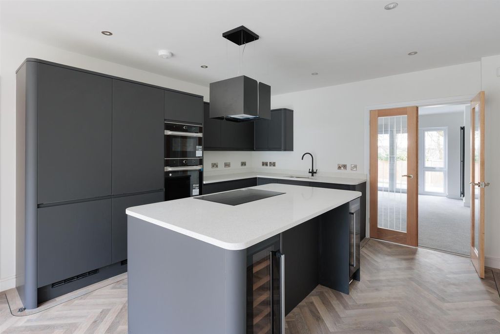 Additional image 9 of 5 bed detached house for saleSidmouth Avenue, Newcastle Under Lyme ST5
