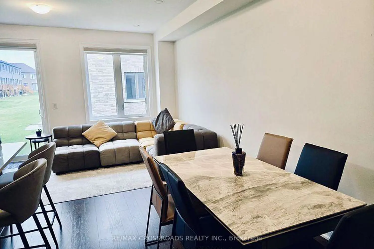Additional image 2 of 12 Schmeltzer Crescent