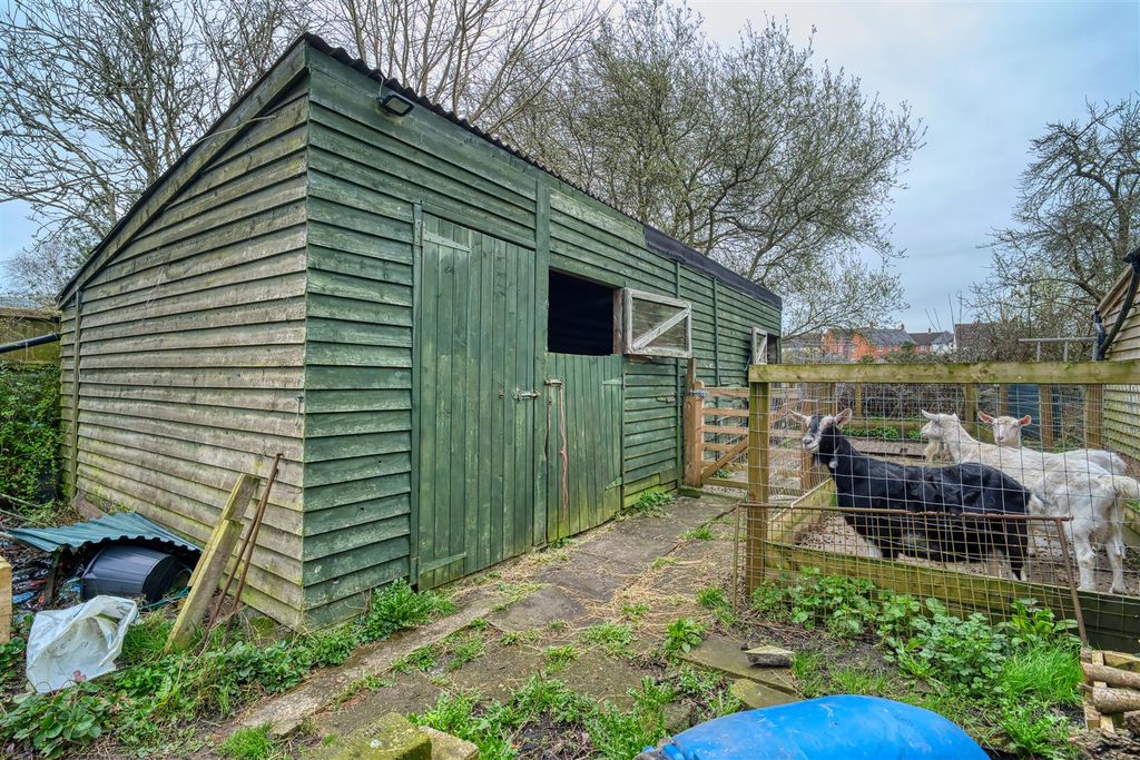 Additional image 7 of 2 bed terraced house for saleBay Road, Gillingham SP8