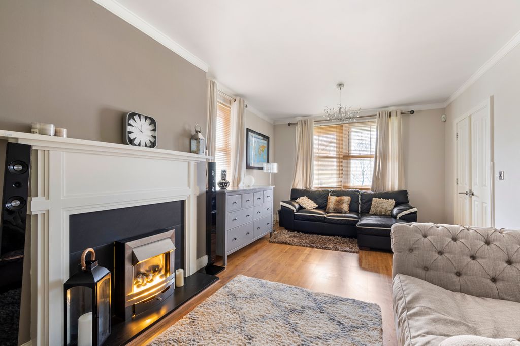 Additional image 2 of 6 bed detached house for saleLewiston Close, Worcester Park KT4