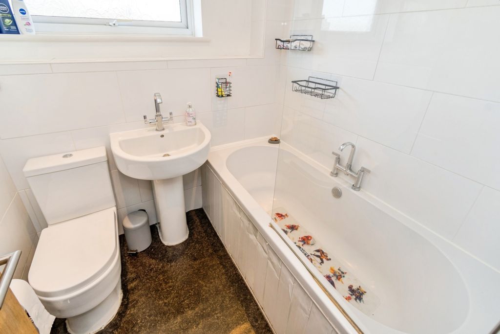 Additional image 13 of 3 bed end terrace house for salePetworth Gardens, Southampton, Hampshire SO16