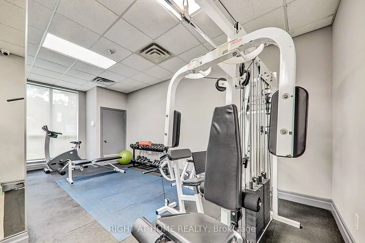 Additional image 18 of 2088 Lawrence Avenue 202