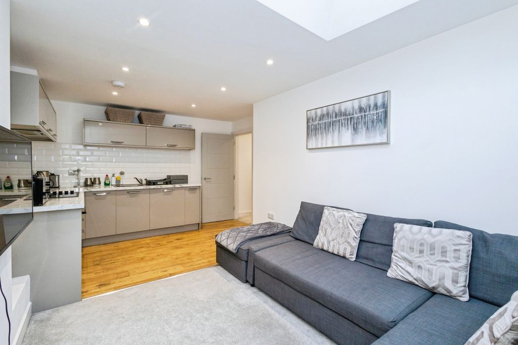 Additional image 2 of 1 bed flat for sale149A London Road, North End, Portsmouth PO2