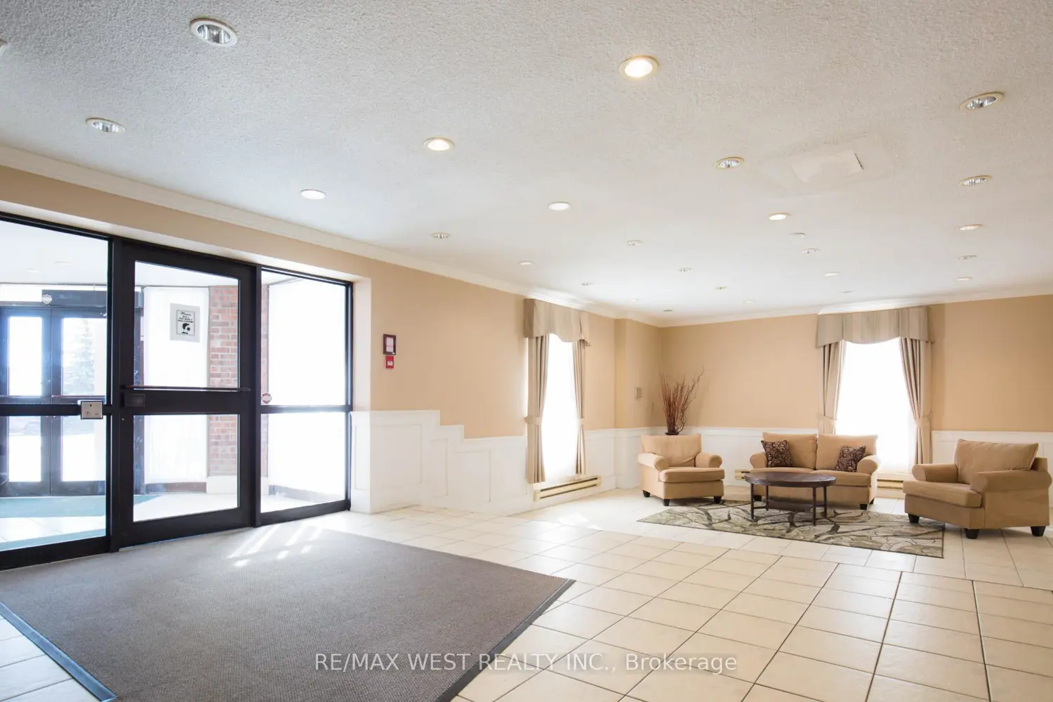 Additional image 2 of 3025 Queen Frederica Drive 1503