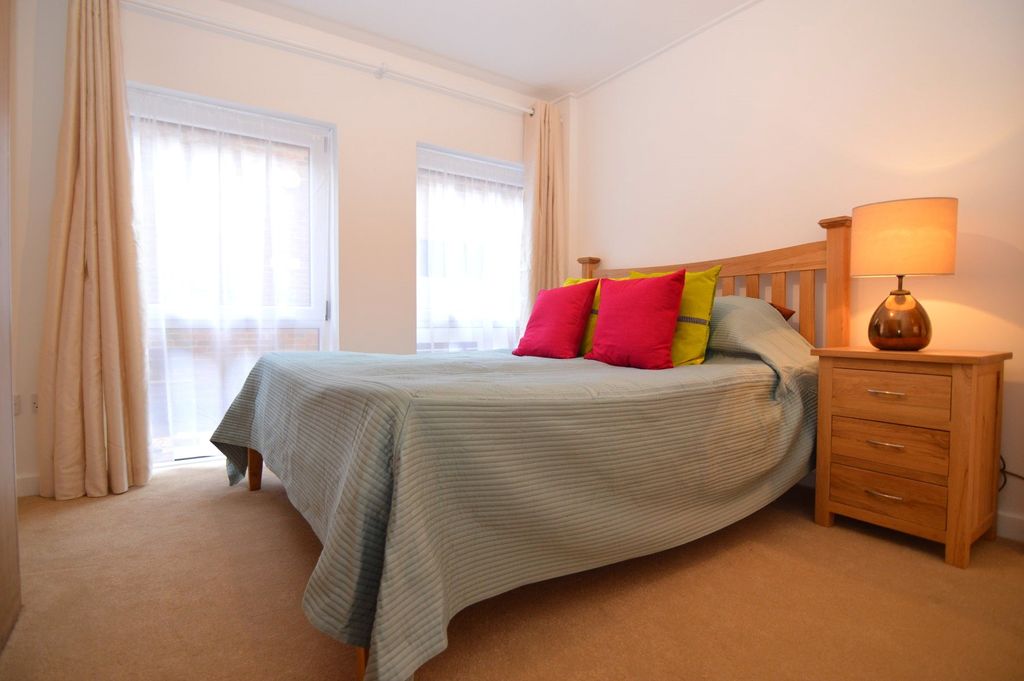 Additional image 6 of 13 bed detached house for salePeach Street, Wokingham, Berkshire RG40