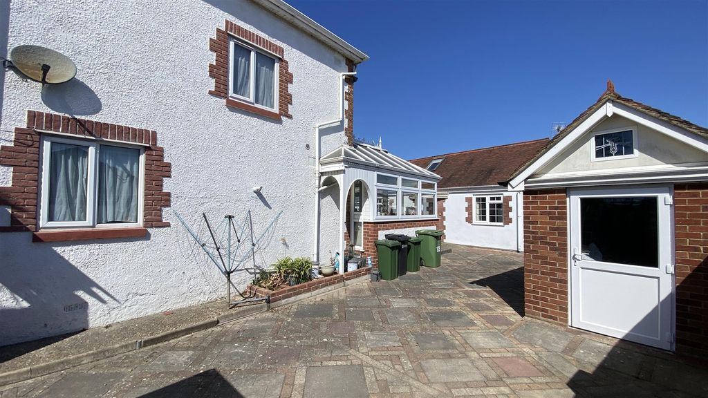 Additional image 28 of 4 bed property for saleWaterworks Road, Portsmouth PO6