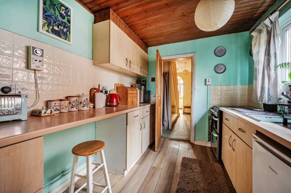 Additional image 9 of 3 bed semi-detached house for saleWescott Road, Wokingham, Berkshire RG40