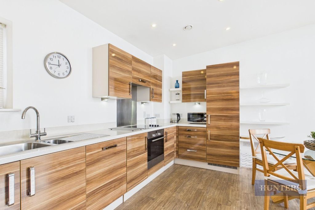 Additional image 4 of 2 bed flat for saleEmpress Heights, College Street, Southampton SO14