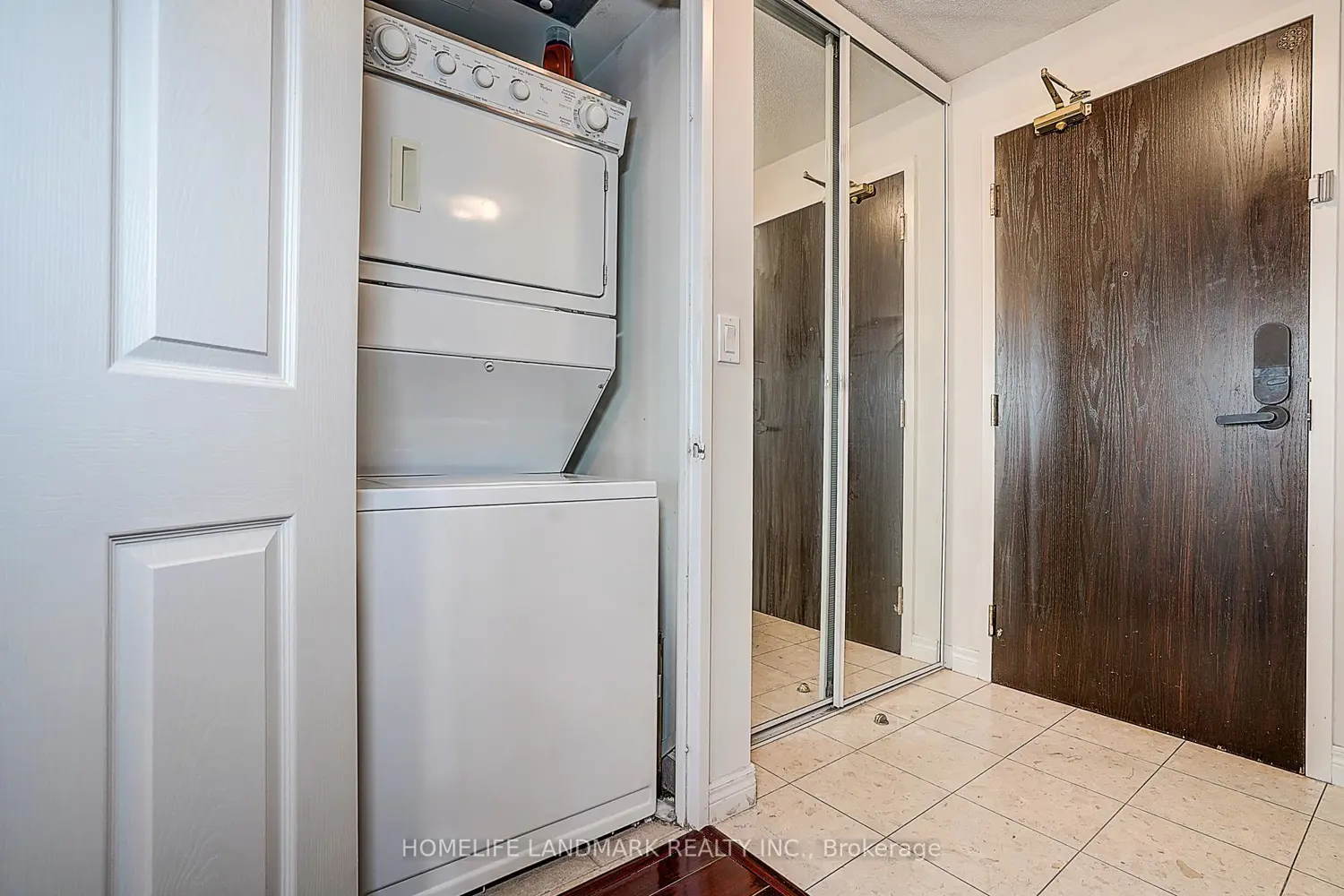 Additional image 18 of 23 Hollywood Avenue 1107