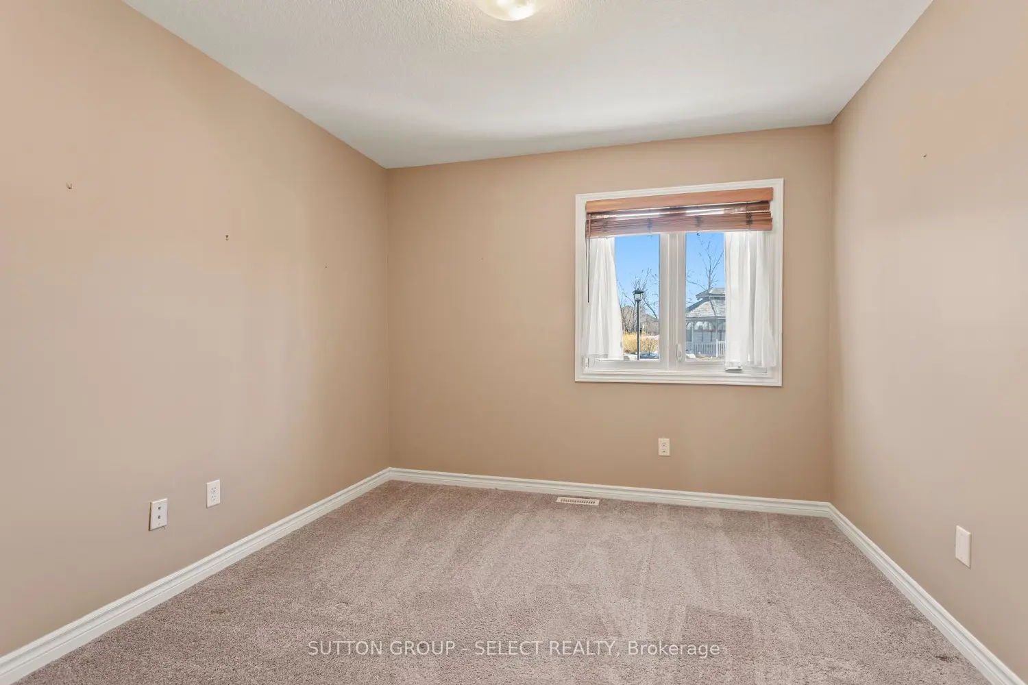 Additional image 10 of 2094 Denview Avenue