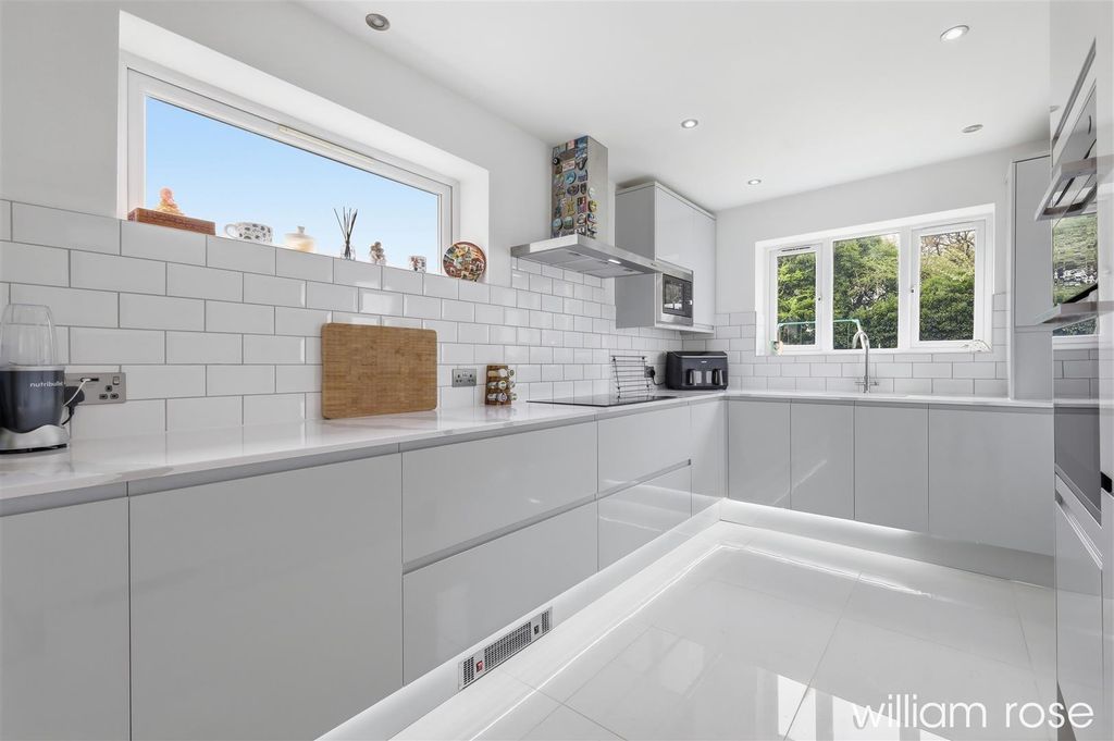 Additional image 7 of 4 bed detached house for salePrinces Avenue, Woodford Green IG8