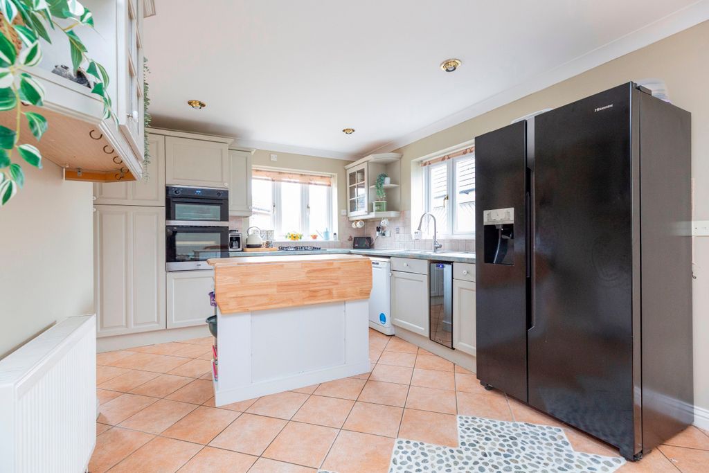 Additional image 3 of 5 bed detached house for salePeacemarsh Farm Close, Gillingham SP8