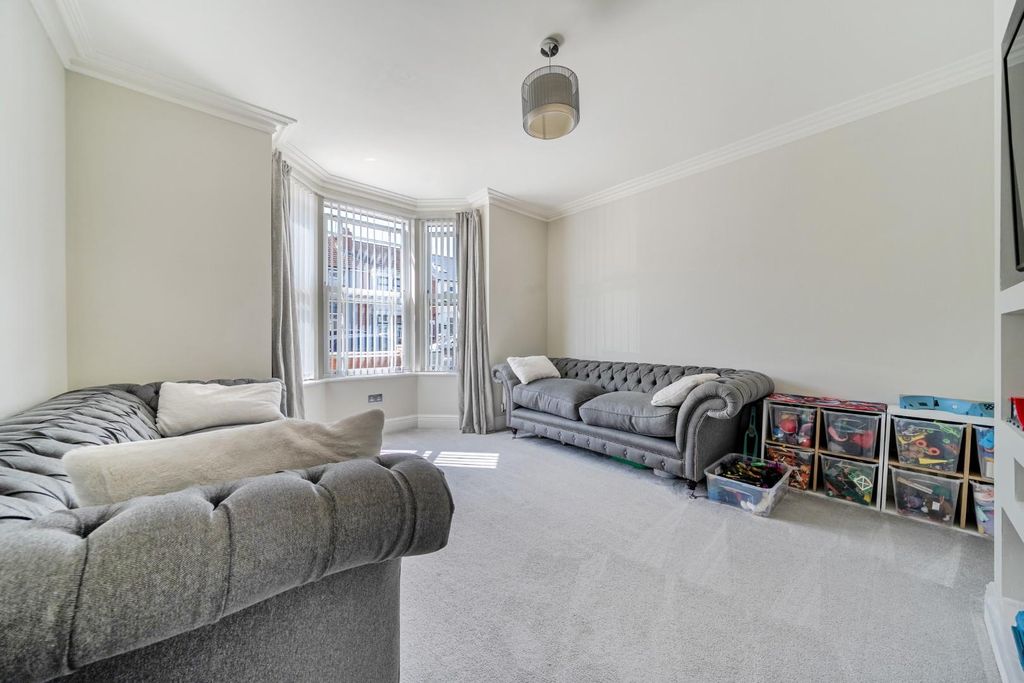 Additional image 5 of 3 bed property for saleLangstone Road, Portsmouth PO3