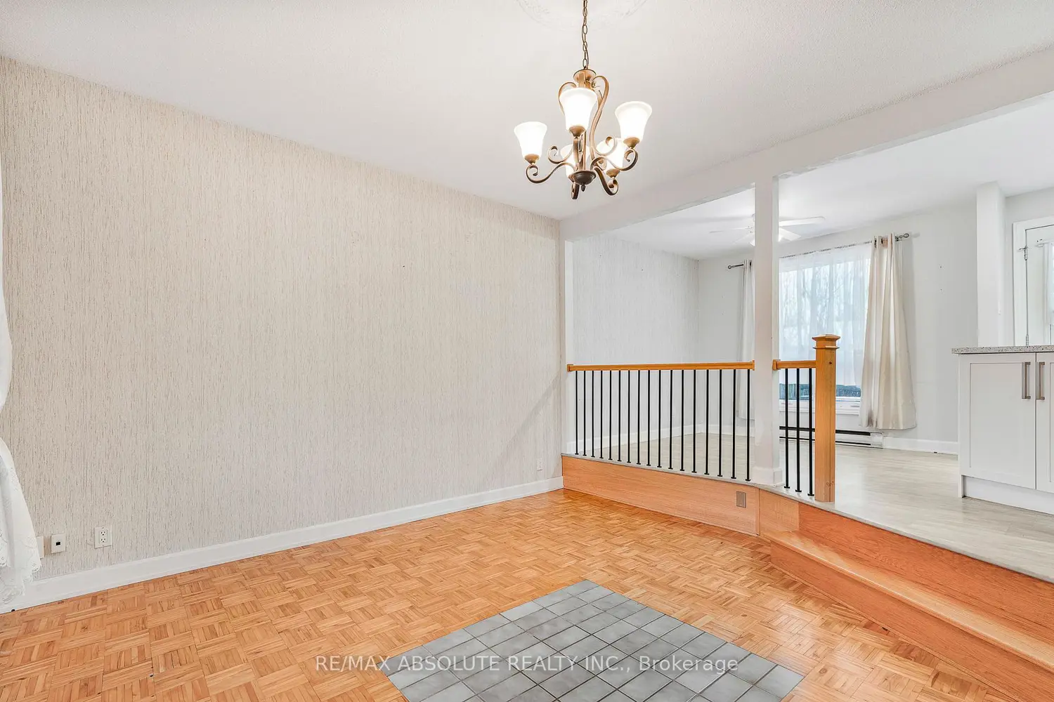 366 Charron Street photo 2