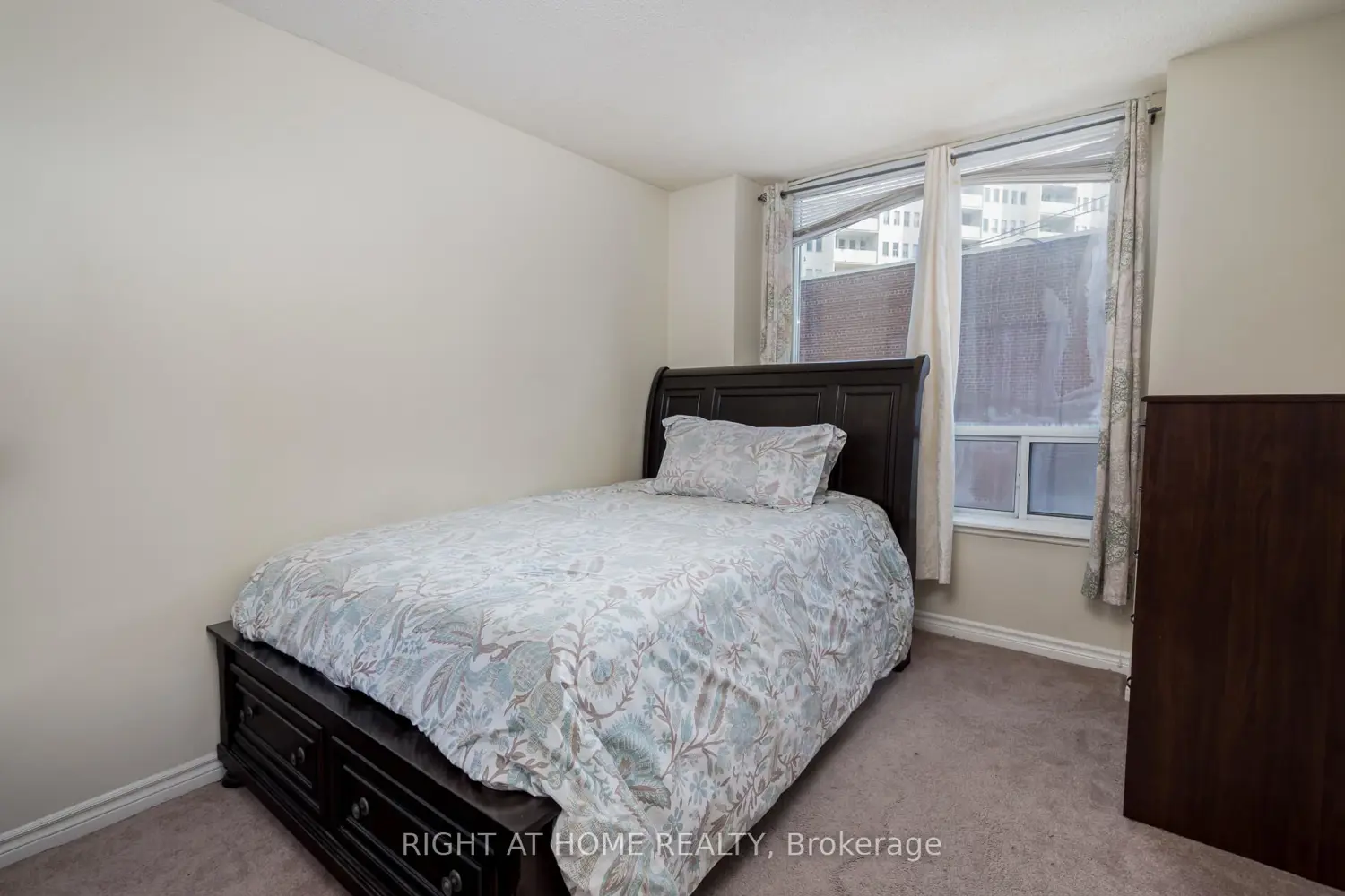 Additional image 14 of 2088 Lawrence Avenue 202