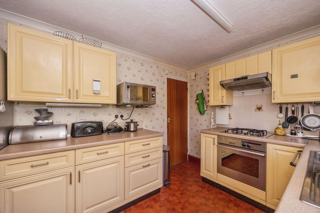 Additional image 7 of 3 bed semi-detached house for saleSeaway Crescent, Southsea PO4