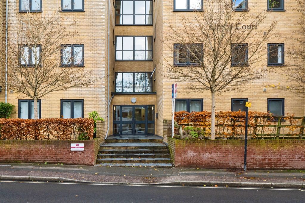 Additional image 14 of 2 bed flat for saleNorthlands Road, Southampton SO15