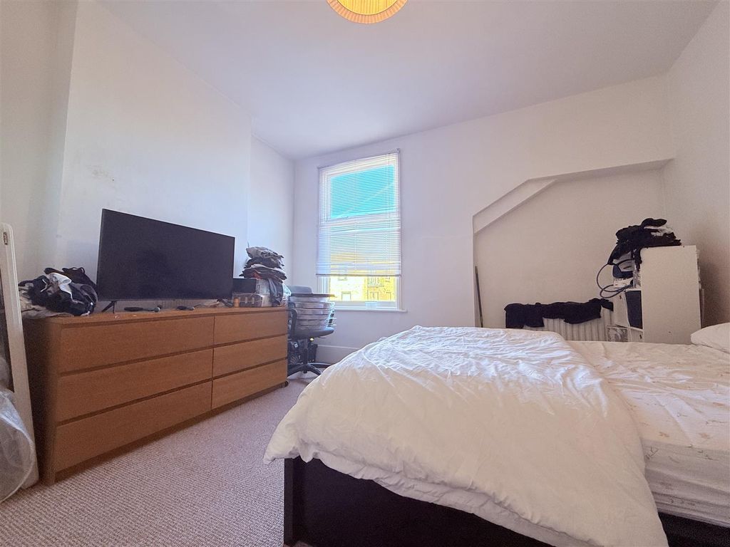 Additional image 7 of 3 bed flat for saleWoodthorpe Road, Ashford TW15