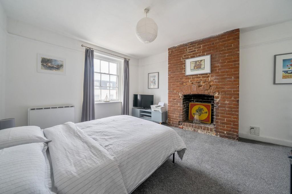 Additional image 2 of 2 bed flat for saleHigh Street, Portsmouth PO1
