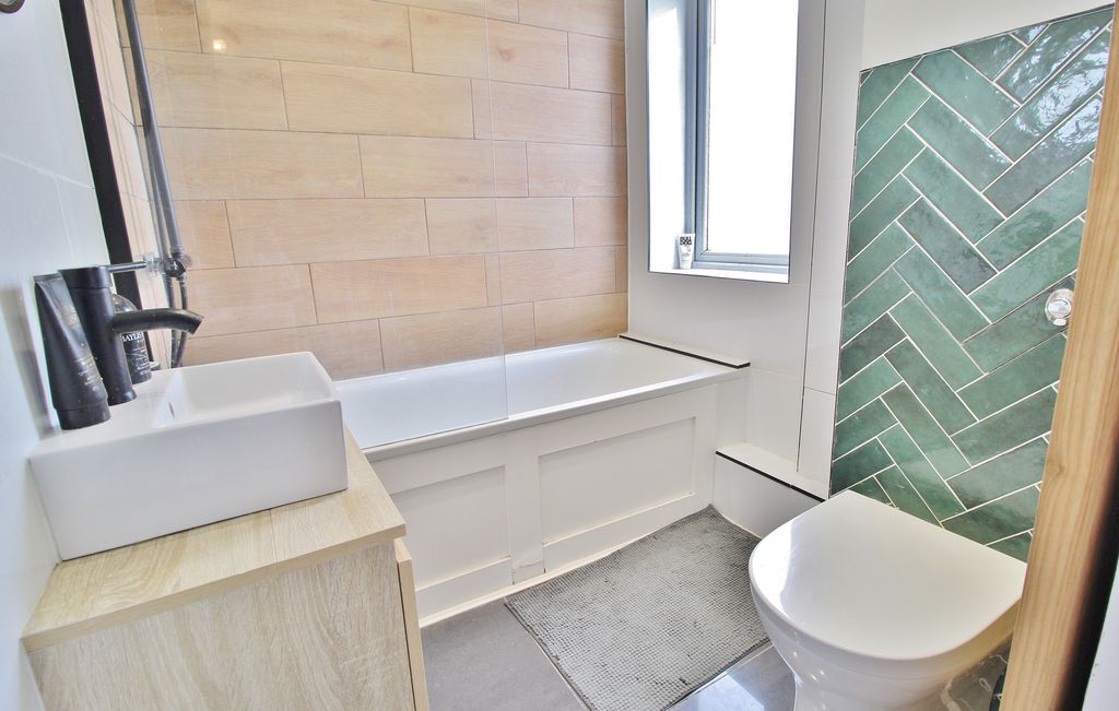 Additional image 5 of 1 bed flat for saleNelson Road, Southsea PO5