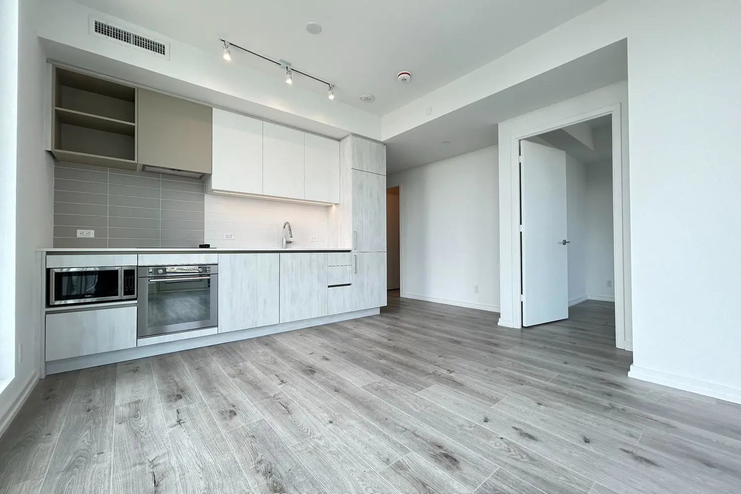 Additional image 7 of 1000 Portage Parkway 3710