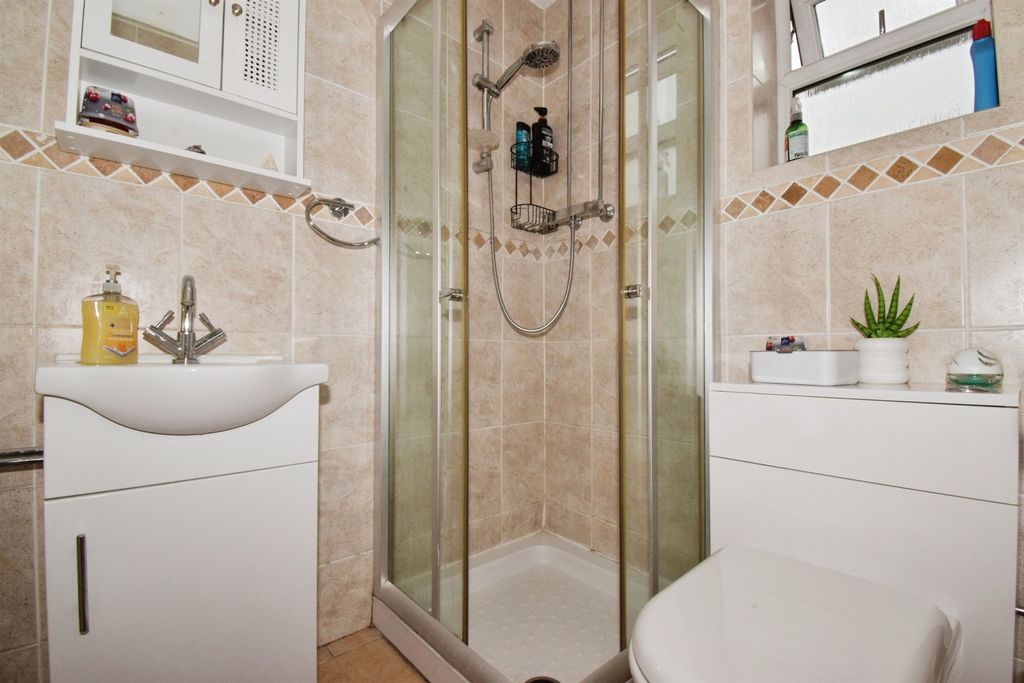 Additional image 8 of 5 bed semi-detached house for saleRedruth Avenue, Wigston LE18