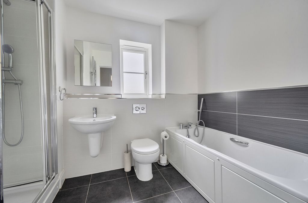 Additional image 12 of 2 bed flat for saleWoolf Drive, Wokingham, Berkshire RG40