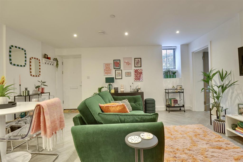 Additional image 3 of 1 bed flat for saleGovernors Walk, Portsmouth PO3
