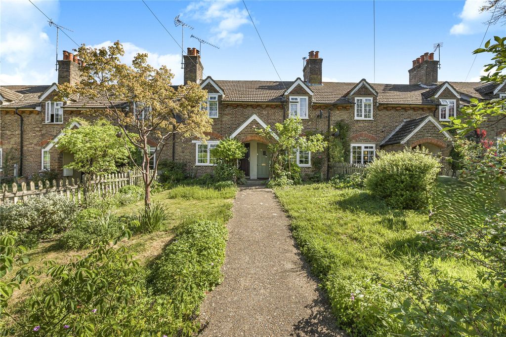 Additional image 16 of 2 bed terraced house for saleVictoria Road, Knaphill, Woking GU21