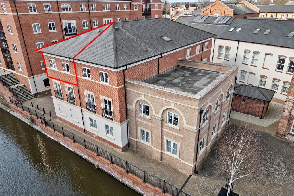 2 bed flat for saleApartment 10, Biscuit Kiln House, Princes Drive, Diglis, Worcester. WR1