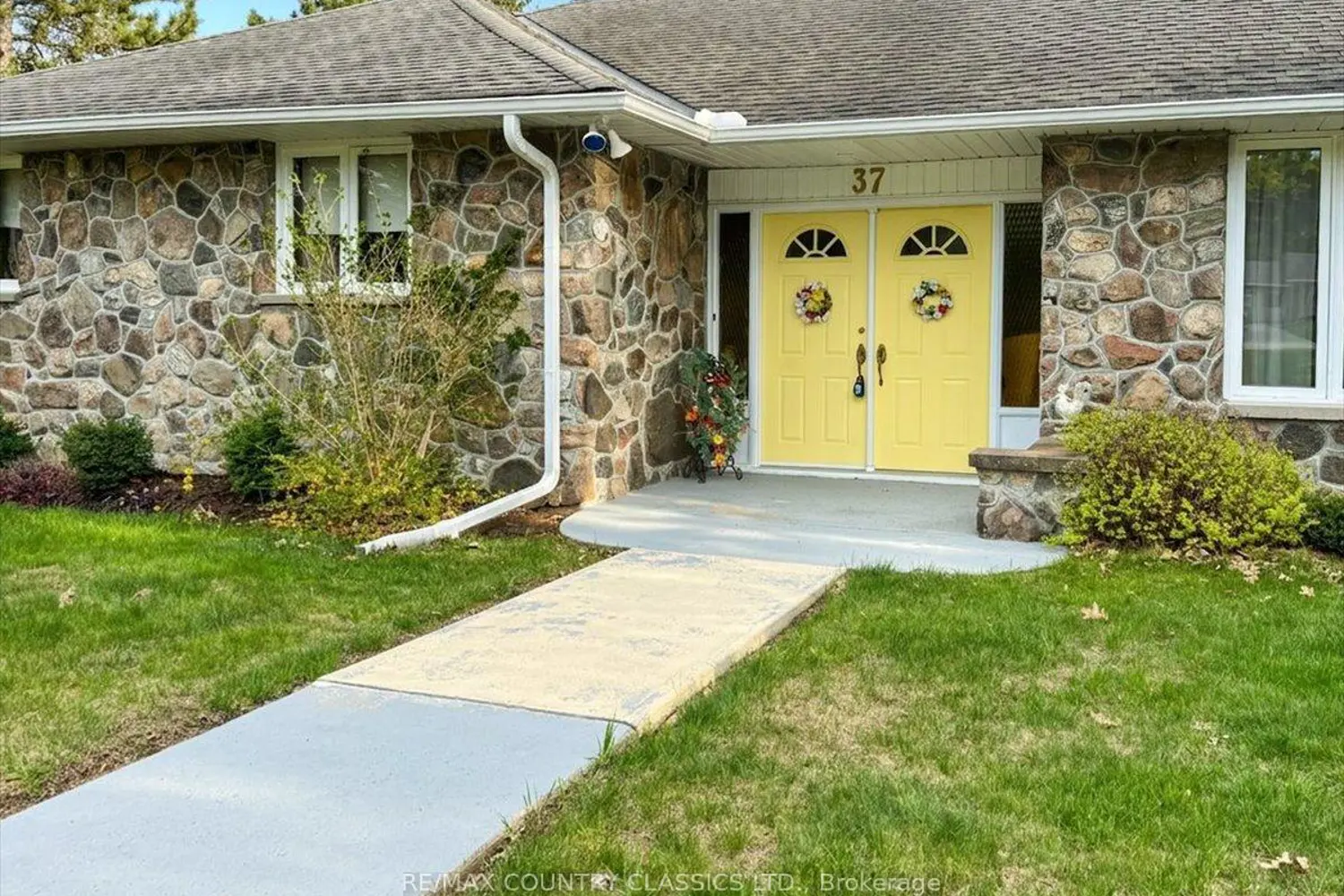 37 Golfview Drive