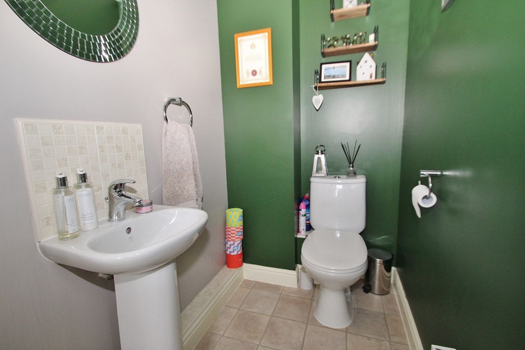 Additional image 7 of 1 bed flat for saleAshcombe Crescent, Witney OX28