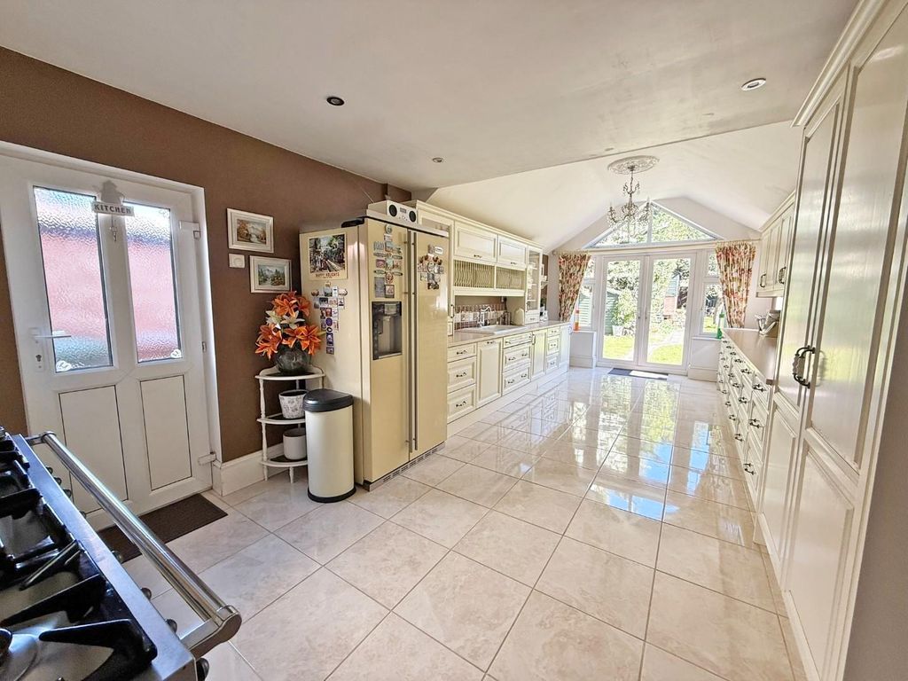 Additional image 3 of 4 bed property for saleClifford Grove, Ashford TW15