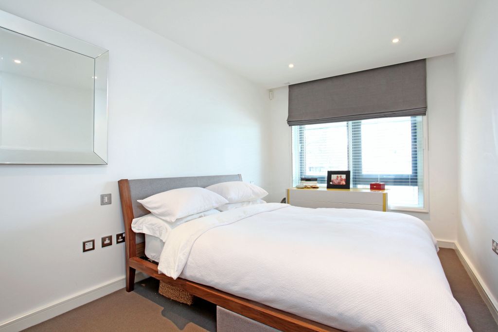 Additional image 5 of 2 bed flat for saleFarm Yard, Windsor SL4